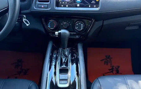 Honda Vezel, 2022 год, 1 224 000 рублей, 10 фотография