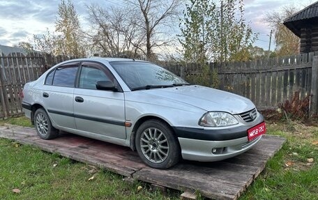 Toyota Avensis III рестайлинг, 2001 год, 320 000 рублей, 1 фотография