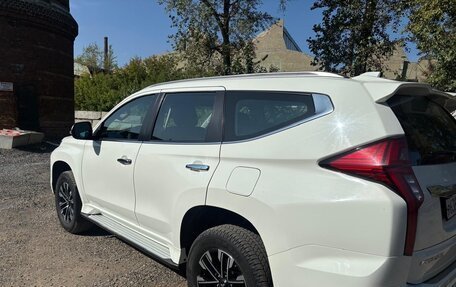 Mitsubishi Montero Sport, 2023 год, 4 400 000 рублей, 3 фотография