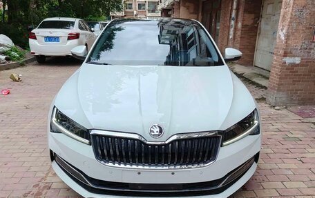 Skoda Superb III рестайлинг, 2023 год, 2 150 325 рублей, 3 фотография