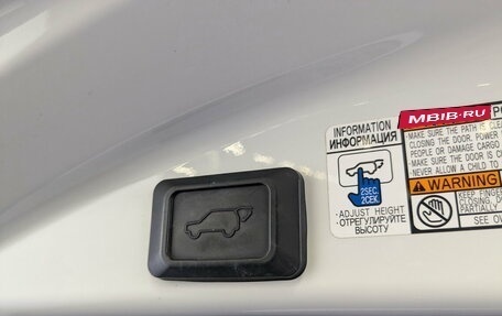 Toyota RAV4, 2018 год, 2 350 000 рублей, 10 фотография