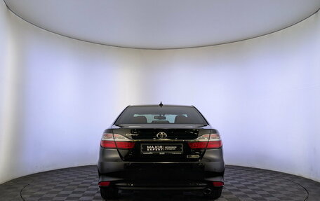 Toyota Camry, 2017 год, 2 125 000 рублей, 6 фотография