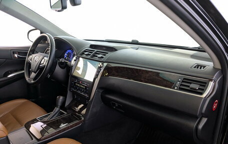 Toyota Camry, 2017 год, 2 125 000 рублей, 21 фотография