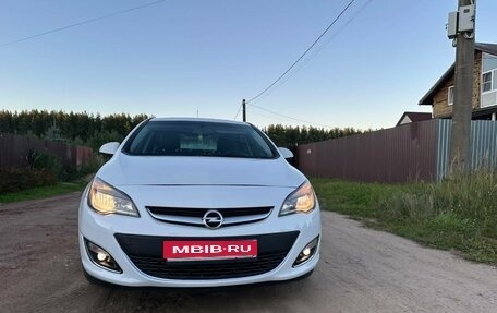 Opel Astra J, 2013 год, 860 000 рублей, 1 фотография