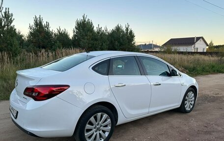 Opel Astra J, 2013 год, 860 000 рублей, 4 фотография