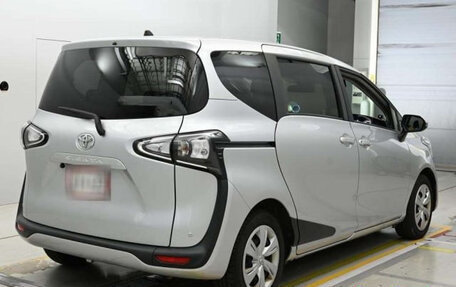 Toyota Sienta II, 2022 год, 1 230 000 рублей, 2 фотография