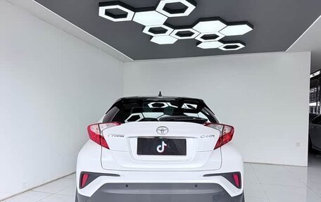 Toyota C-HR I рестайлинг, 2022 год, 1 757 000 рублей, 5 фотография