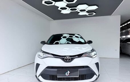 Toyota C-HR I рестайлинг, 2022 год, 1 757 000 рублей, 2 фотография