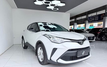Toyota C-HR I рестайлинг, 2022 год, 1 757 000 рублей, 3 фотография