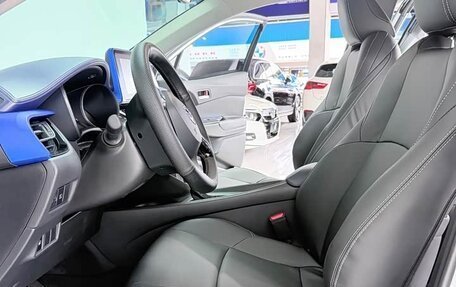 Toyota C-HR I рестайлинг, 2022 год, 1 757 000 рублей, 7 фотография