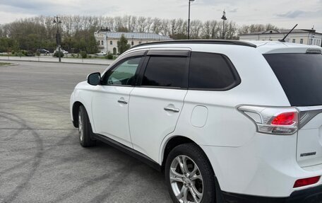 Mitsubishi Outlander III рестайлинг 3, 2013 год, 1 290 000 рублей, 4 фотография