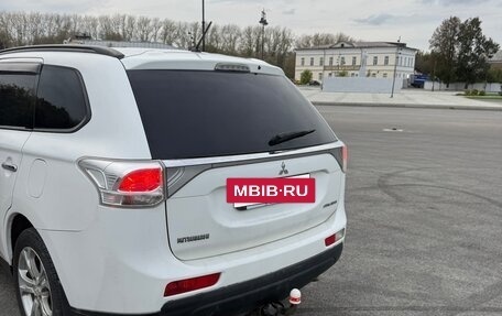 Mitsubishi Outlander III рестайлинг 3, 2013 год, 1 290 000 рублей, 3 фотография