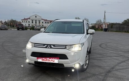 Mitsubishi Outlander III рестайлинг 3, 2013 год, 1 290 000 рублей, 5 фотография