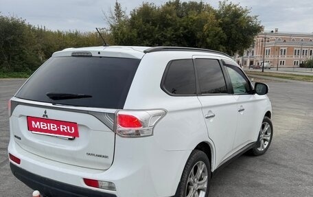 Mitsubishi Outlander III рестайлинг 3, 2013 год, 1 290 000 рублей, 2 фотография