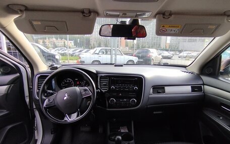 Mitsubishi Outlander III рестайлинг 3, 2015 год, 1 590 000 рублей, 7 фотография