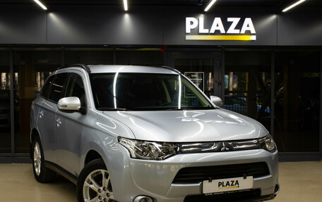 Mitsubishi Outlander III рестайлинг 3, 2012 год, 1 550 000 рублей, 2 фотография