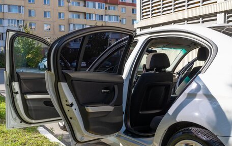 BMW 3 серия, 2011 год, 1 200 000 рублей, 12 фотография