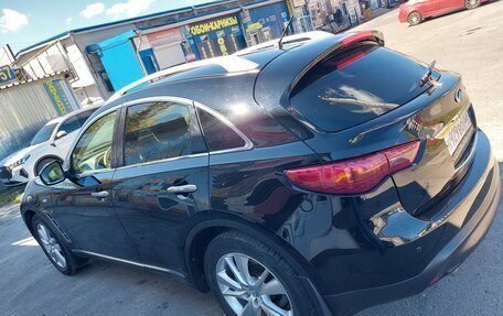 Infiniti QX70, 2015 год, 2 900 000 рублей, 10 фотография