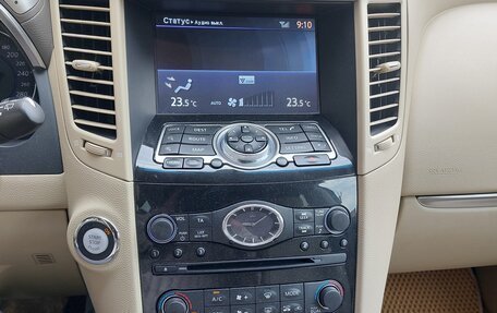 Infiniti QX70, 2015 год, 2 900 000 рублей, 12 фотография