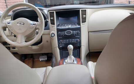 Infiniti QX70, 2015 год, 2 900 000 рублей, 13 фотография