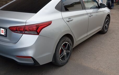 Hyundai Solaris II рестайлинг, 2017 год, 580 000 рублей, 3 фотография