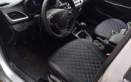 Hyundai Solaris II рестайлинг, 2017 год, 580 000 рублей, 5 фотография