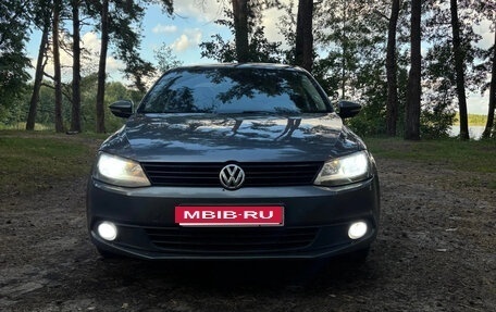 Volkswagen Jetta VI, 2011 год, 680 000 рублей, 1 фотография