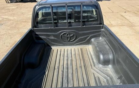 Toyota Hilux VIII, 2022 год, 4 700 000 рублей, 7 фотография