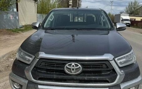 Toyota Hilux VIII, 2022 год, 4 700 000 рублей, 2 фотография