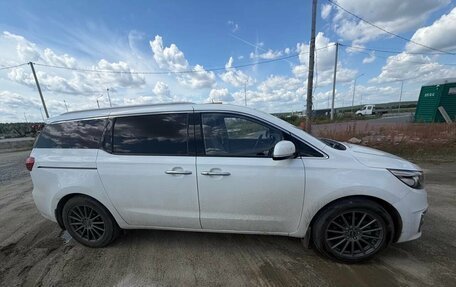 KIA Carnival III, 2018 год, 2 900 000 рублей, 3 фотография