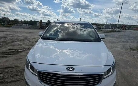 KIA Carnival III, 2018 год, 2 900 000 рублей, 2 фотография