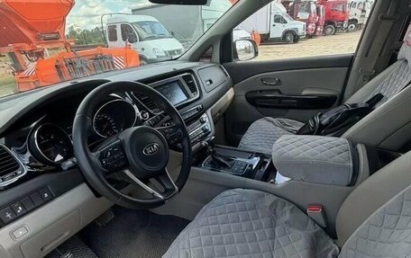 KIA Carnival III, 2018 год, 2 900 000 рублей, 8 фотография
