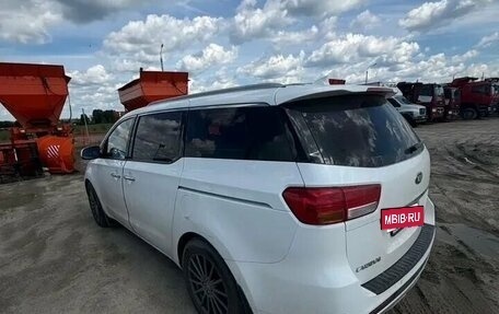 KIA Carnival III, 2018 год, 2 900 000 рублей, 6 фотография