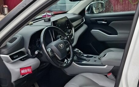 Toyota Highlander, 2021 год, 3 900 000 рублей, 10 фотография