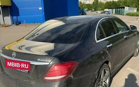 Mercedes-Benz E-Класс, 2019 год, 3 500 000 рублей, 5 фотография