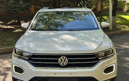 Volkswagen T-Roc I, 2023 год, 1 475 000 рублей, 2 фотография