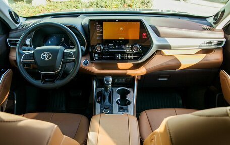 Toyota Highlander, 2025 год, 4 900 000 рублей, 15 фотография