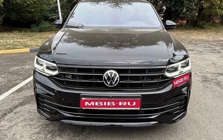 Volkswagen Tiguan II, 2021 год, 6 000 000 рублей, 2 фотография