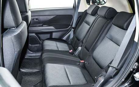 Mitsubishi Outlander III рестайлинг 3, 2015 год, 1 999 000 рублей, 11 фотография