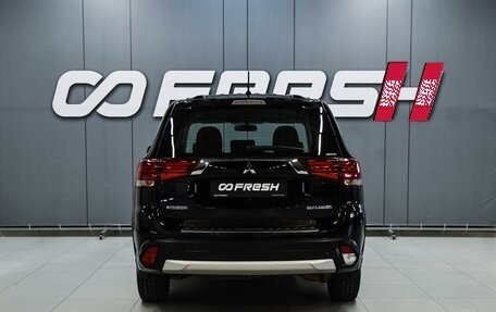 Mitsubishi Outlander III рестайлинг 3, 2015 год, 1 999 000 рублей, 4 фотография
