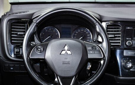 Mitsubishi Outlander III рестайлинг 3, 2015 год, 1 999 000 рублей, 14 фотография