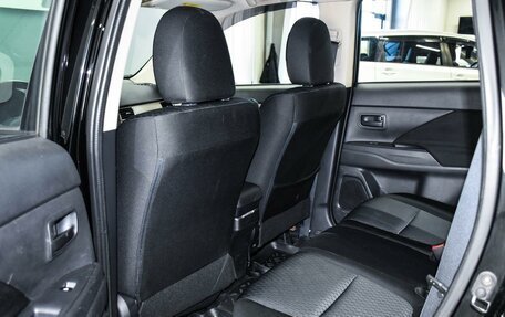 Mitsubishi Outlander III рестайлинг 3, 2015 год, 1 999 000 рублей, 16 фотография