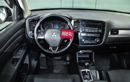 Mitsubishi Outlander III рестайлинг 3, 2015 год, 1 999 000 рублей, 13 фотография