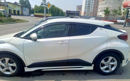 Toyota C-HR I рестайлинг, 2018 год, 2 200 000 рублей, 4 фотография