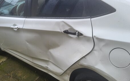 Hyundai Solaris II рестайлинг, 2011 год, 400 000 рублей, 2 фотография