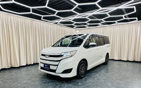 Toyota Noah III, 2019 год, 2 199 999 рублей, 2 фотография