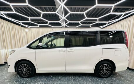 Toyota Noah III, 2019 год, 2 199 999 рублей, 3 фотография