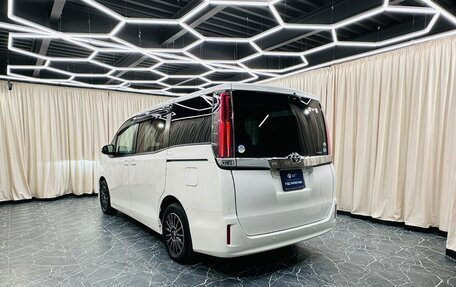 Toyota Noah III, 2019 год, 2 199 999 рублей, 4 фотография