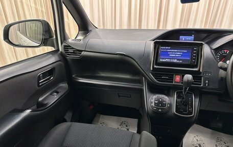 Toyota Noah III, 2019 год, 2 199 999 рублей, 14 фотография