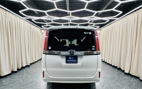 Toyota Noah III, 2019 год, 2 199 999 рублей, 5 фотография